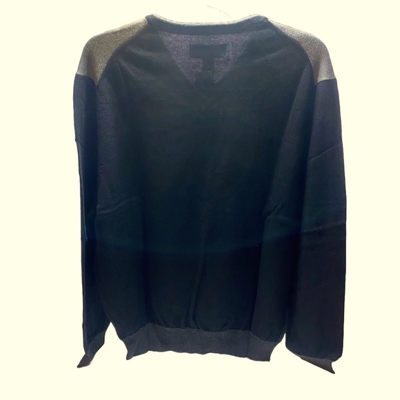 Kenneth Roberts Platinum medium gray and black men’s pull over sweater - Picture 3 of 6